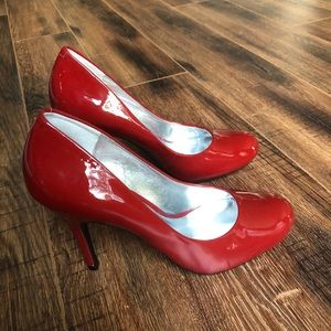 Red Jessica Simpson Pumps sz 7
